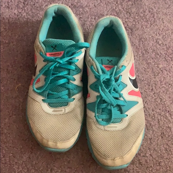 Nike sneakers - Picture 2 of 3